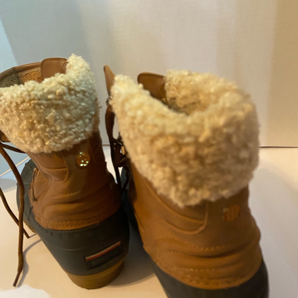 Tommy Hilfiger Tan and Cream Sherpa-Lined Winter Boots